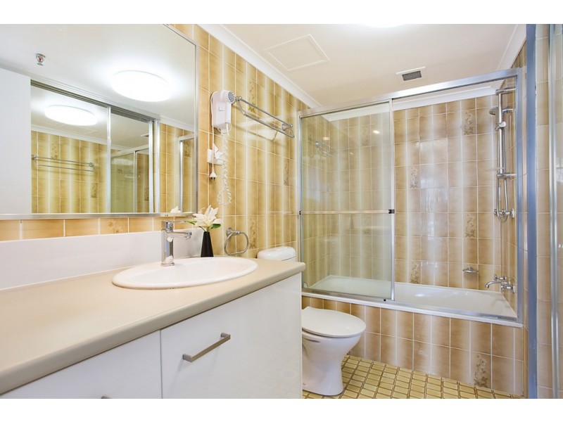 Unit 21E Peninsula, 5 Clifford Street, Surfers Paradise QLD 4217