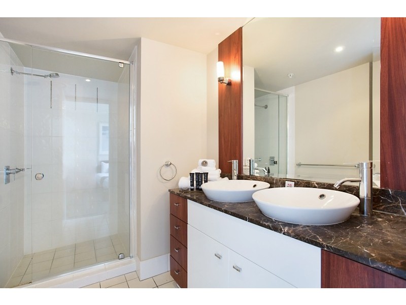 23 Ferny Avenue, Surfers Paradise QLD 4217
