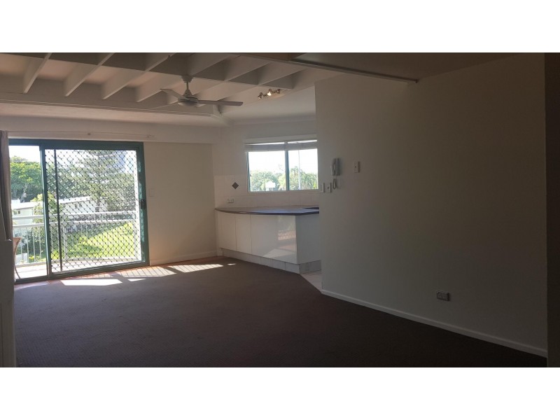 7 Robert Street, Labrador QLD 4215