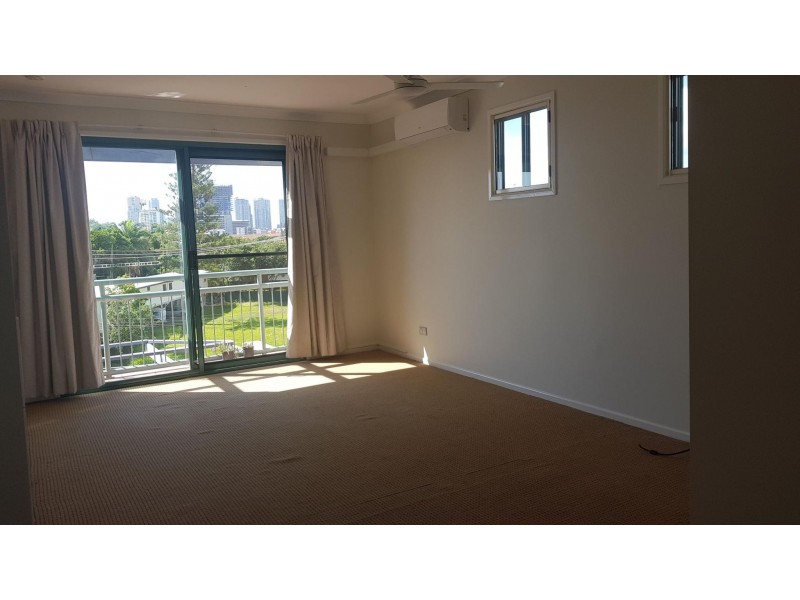 7 Robert Street, Labrador QLD 4215