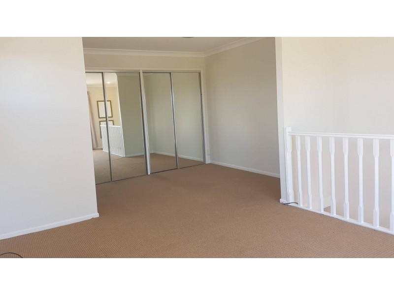 7 Robert Street, Labrador QLD 4215