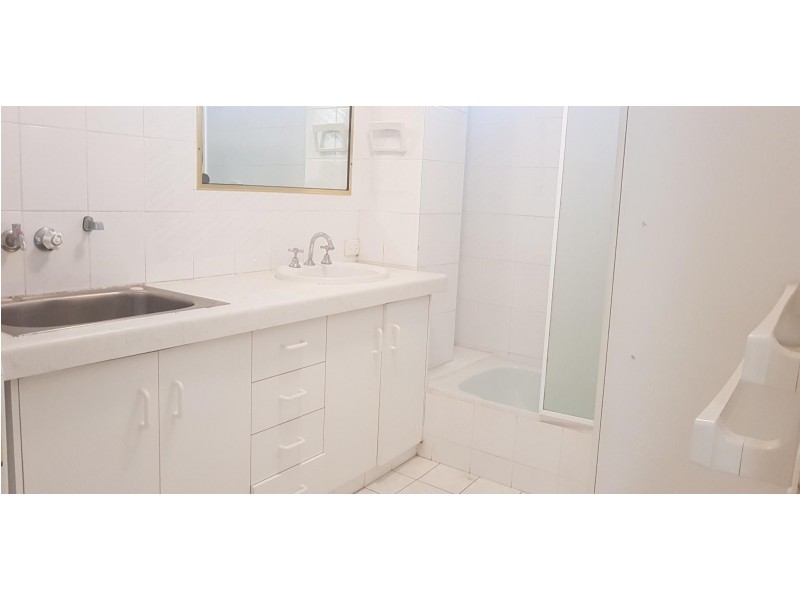 3 Old Burleigh Road, Surfers Paradise QLD 4217