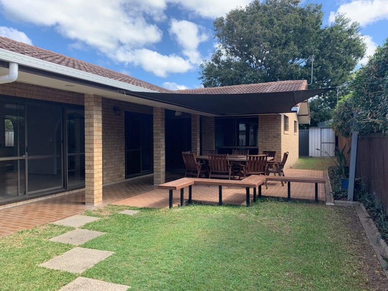 16 Tiwi Street, Bundall QLD 4217