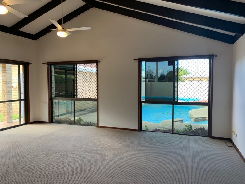 16 Tiwi Street, Bundall QLD 4217