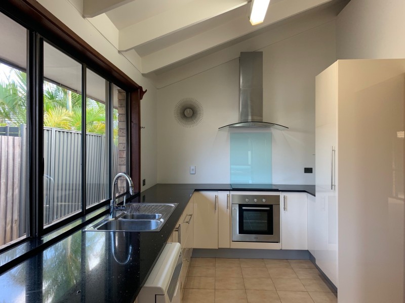 16 Tiwi Street, Bundall QLD 4217