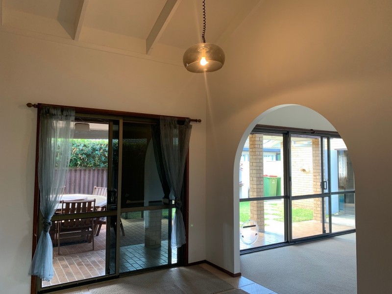 16 Tiwi Street, Bundall QLD 4217