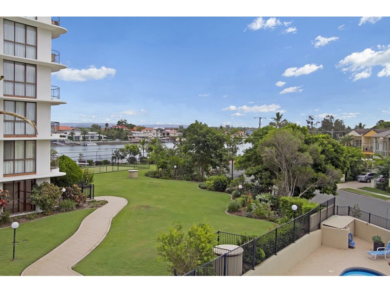 24 ‘Budds Beach’ 43 Cypress Avenue, Surfers Paradise QLD 4217