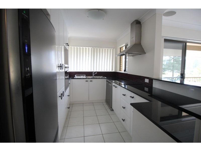 24 Chelsea Avenue, Broadbeach QLD 4218