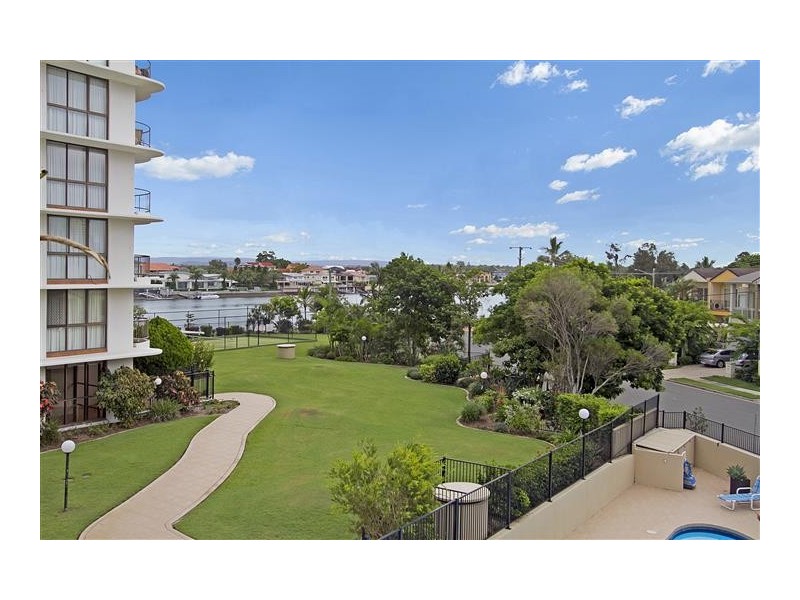 Unit 13 ”Budds Beach” 43 Cypress Avenue, Surfers Paradise QLD 4217