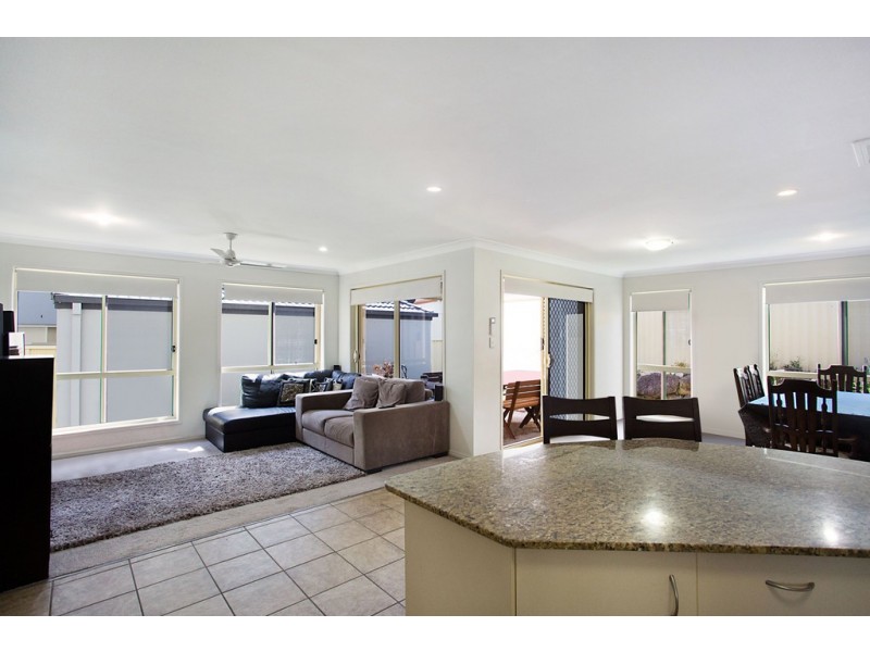 85 Tee Tree Boulevard, Arundel QLD 4214