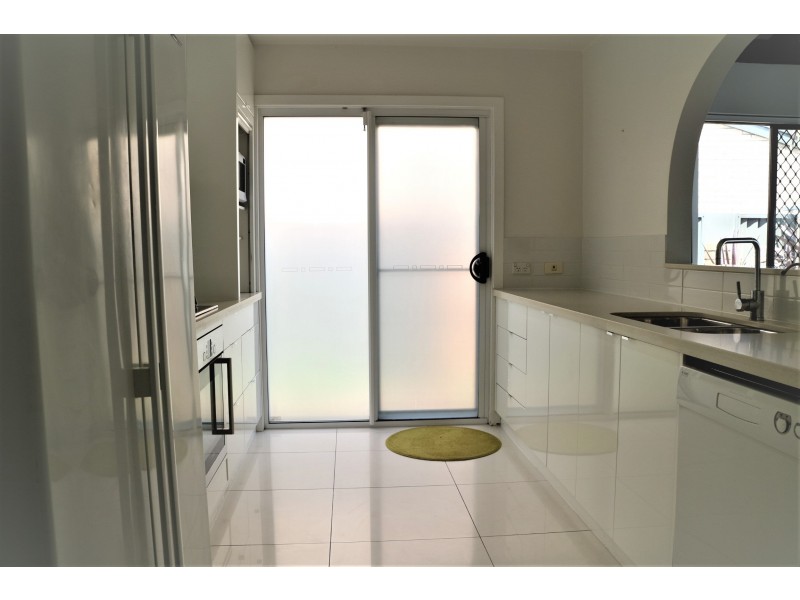 4 Bacardi Court, Mermaid Waters QLD 4218