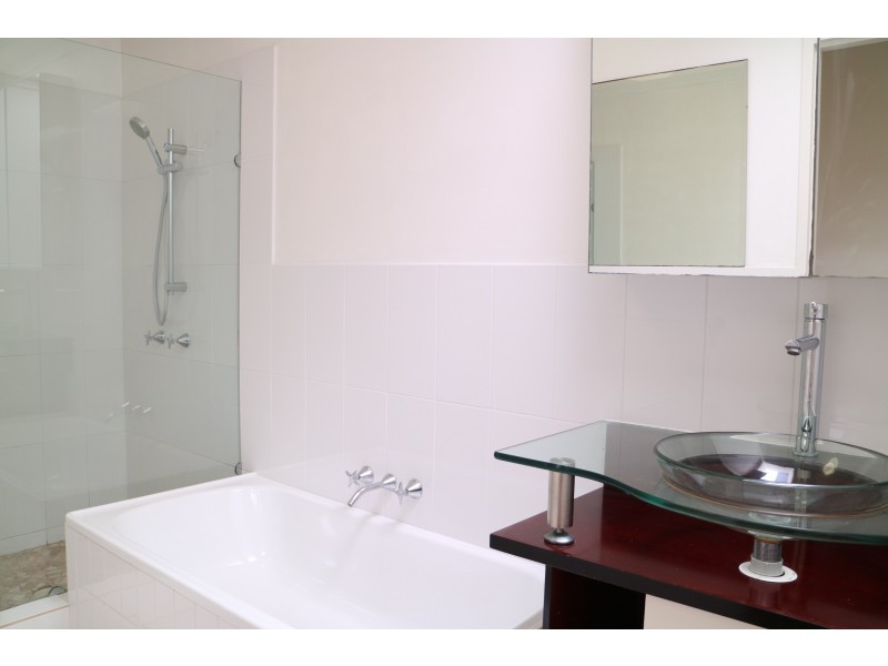 4 Bacardi Court, Mermaid Waters QLD 4218