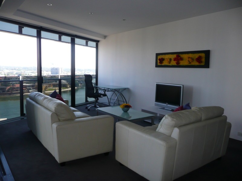 9 Ferny Avenue, Surfers Paradise QLD 4217