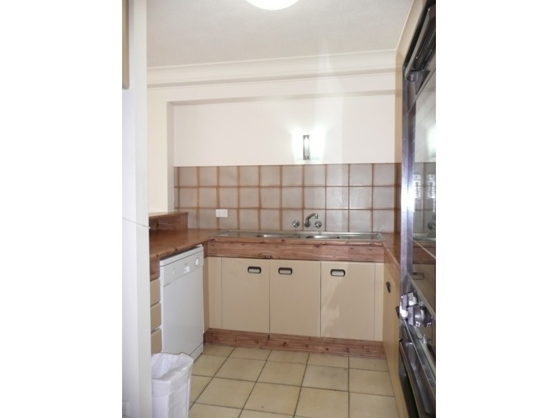 Unit 603 Longbeach, 28 North cliffe Terrace, Surfers Paradise QLD 4217