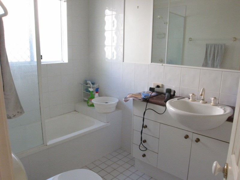 Unit 29 Madison Garden Villas, 83 Heeb Street, Benowa QLD 4217