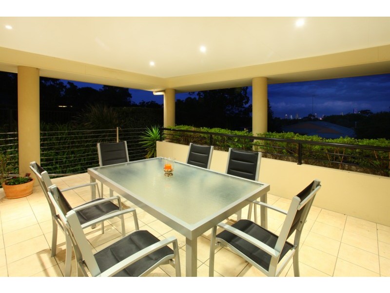 4 Marlborough Court, Benowa QLD 4217