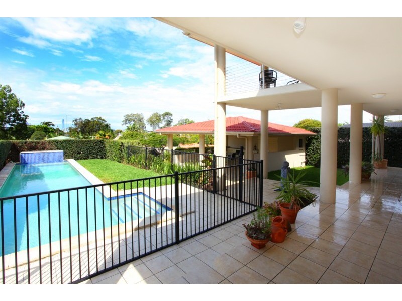 4 Marlborough Court, Benowa QLD 4217