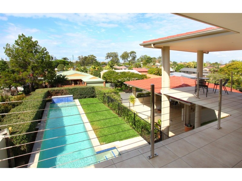 4 Marlborough Court, Benowa QLD 4217