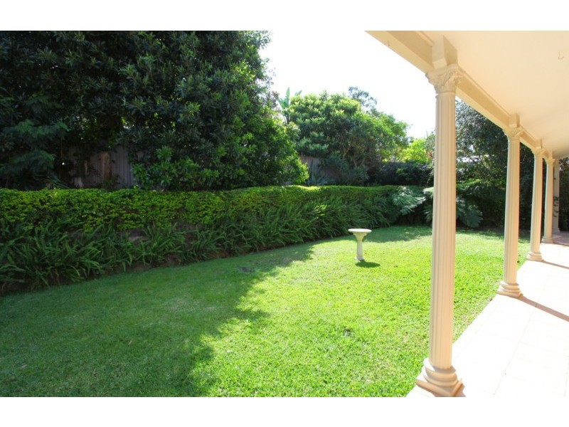 4 Marlborough Court, Benowa QLD 4217