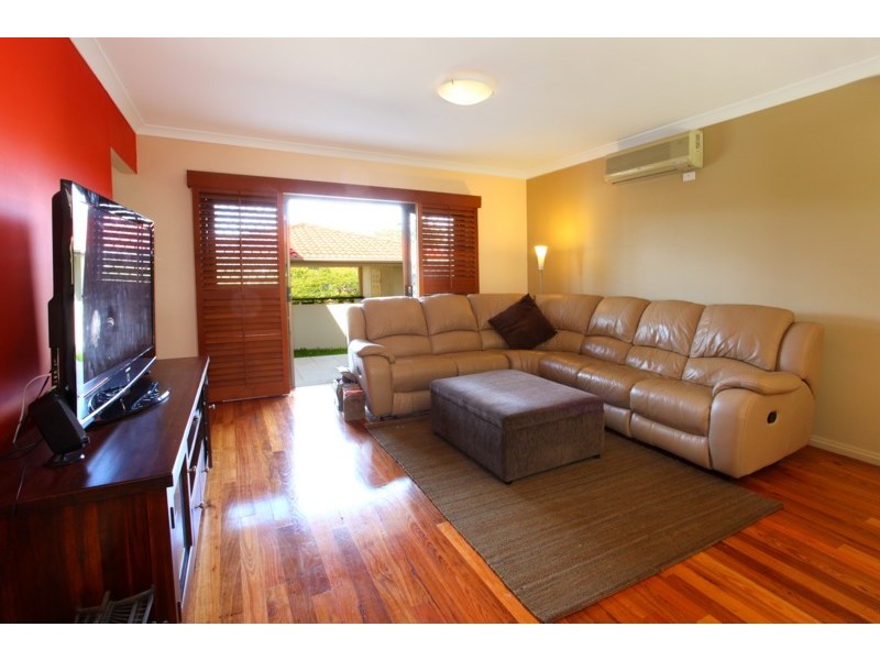 4 Marlborough Court, Benowa QLD 4217