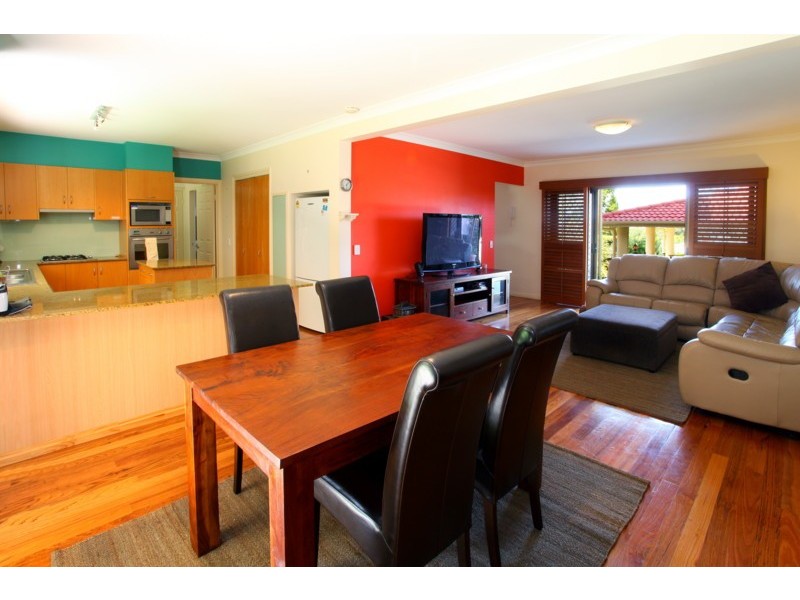 4 Marlborough Court, Benowa QLD 4217