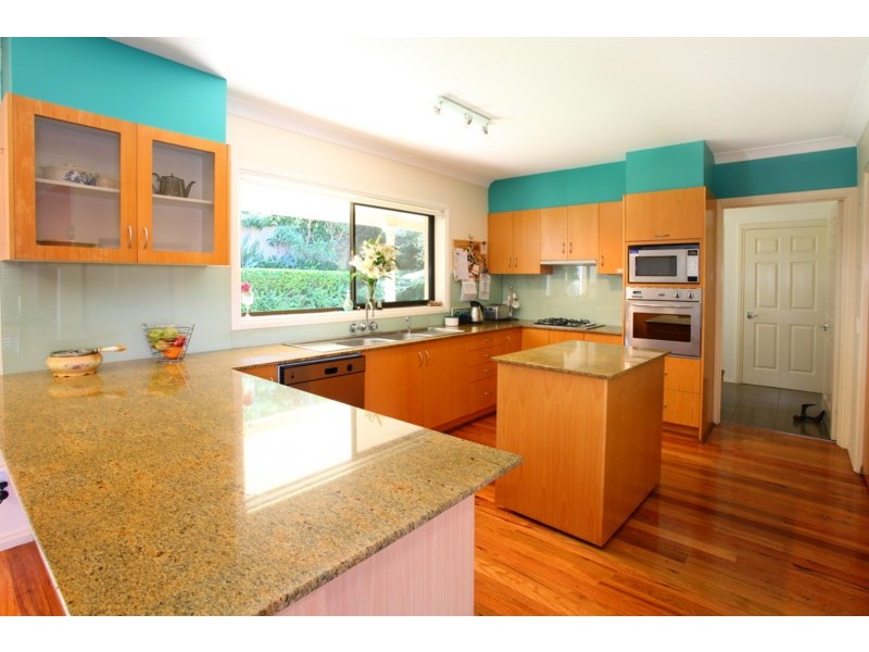 4 Marlborough Court, Benowa QLD 4217