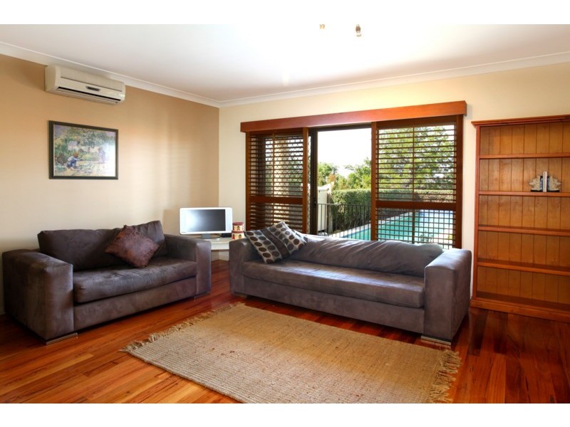 4 Marlborough Court, Benowa QLD 4217