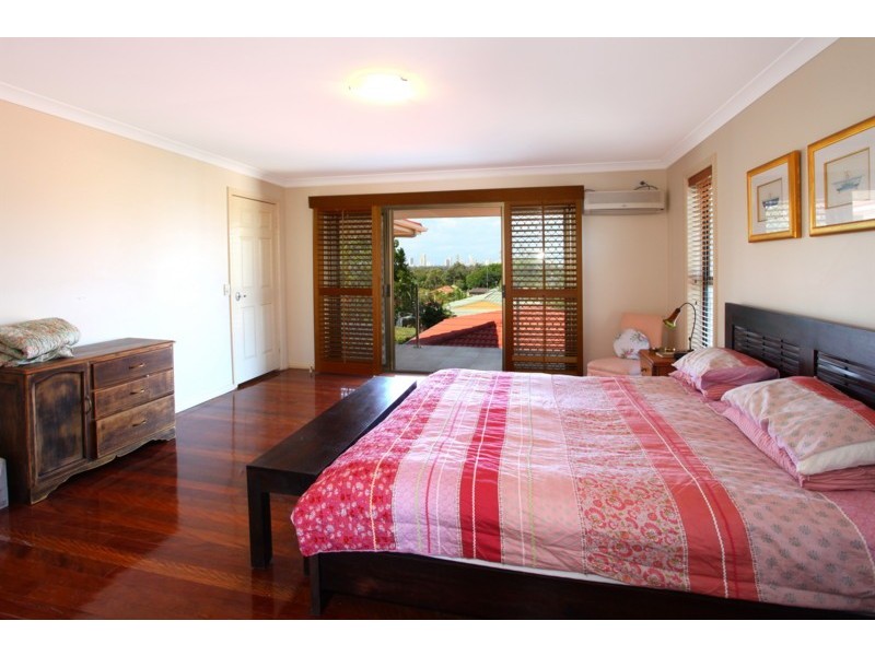 4 Marlborough Court, Benowa QLD 4217