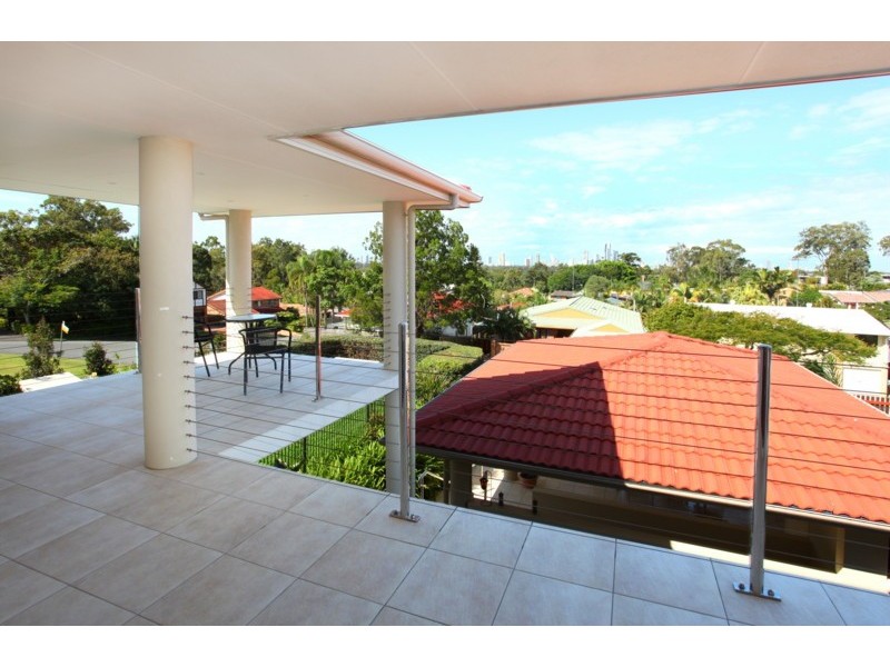4 Marlborough Court, Benowa QLD 4217