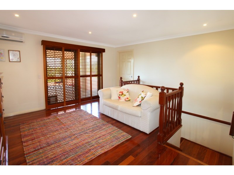 4 Marlborough Court, Benowa QLD 4217