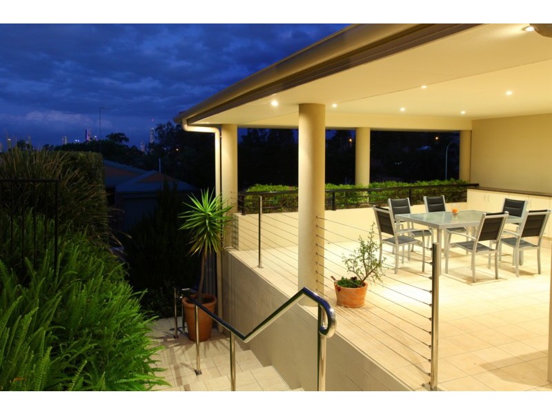 4 Marlborough Court, Benowa QLD 4217