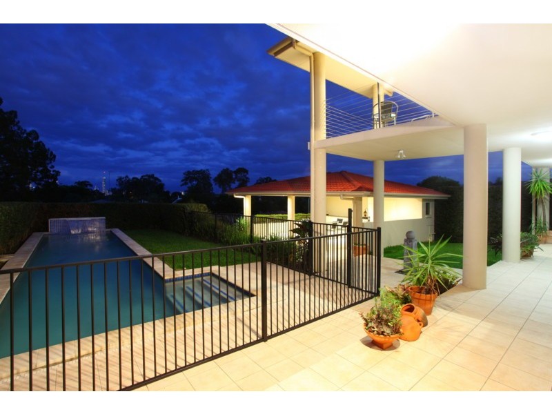 4 Marlborough Court, Benowa QLD 4217