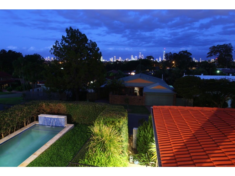 4 Marlborough Court, Benowa QLD 4217