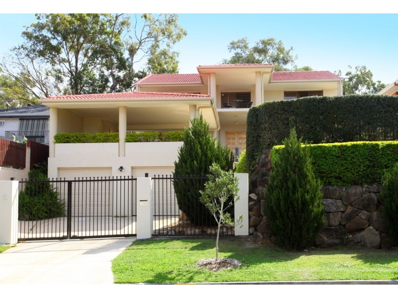 4 Marlborough Court, Benowa QLD 4217