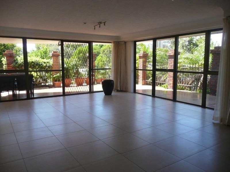 Unit 1 Kings Row South, 18 Commodore Drive, Paradise Waters QLD 4217