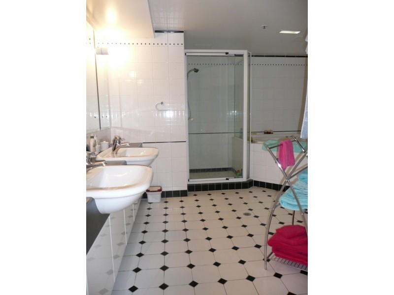 Unit 128 Grand Mariner, 12 Commodore Drive, Paradise Waters QLD 4217