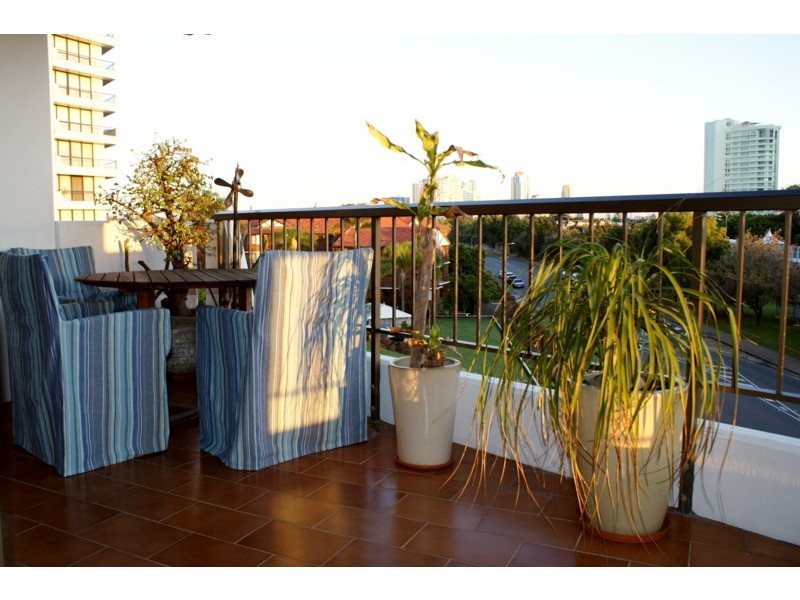 Unit 12 Kings Row South, 18 Commodore Drive, Paradise Waters QLD 4217