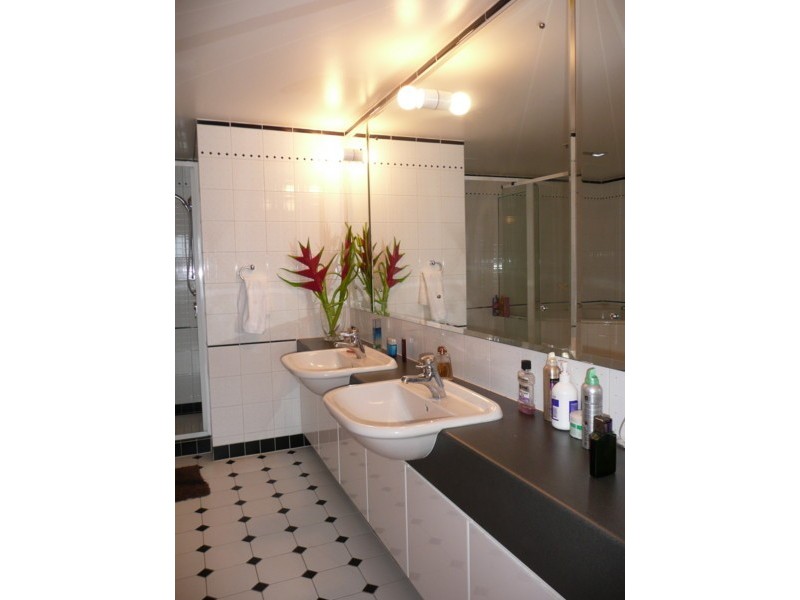 Unit 114 Grand Mariner, 12 Commodore Drive, Paradise Waters QLD 4217