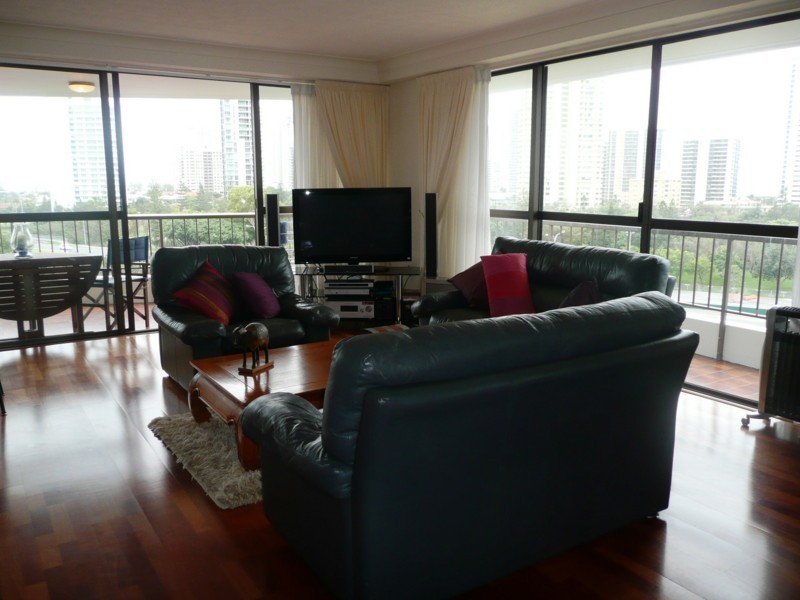 Unit 28 Kings Row Centre, 20 Commodore Drive, Paradise Waters QLD 4217