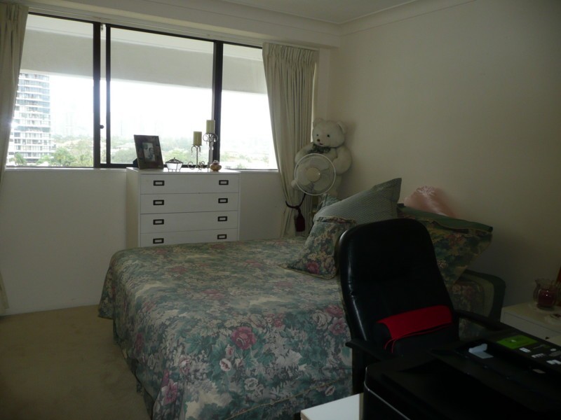 Unit 28 Kings Row Centre, 20 Commodore Drive, Paradise Waters QLD 4217