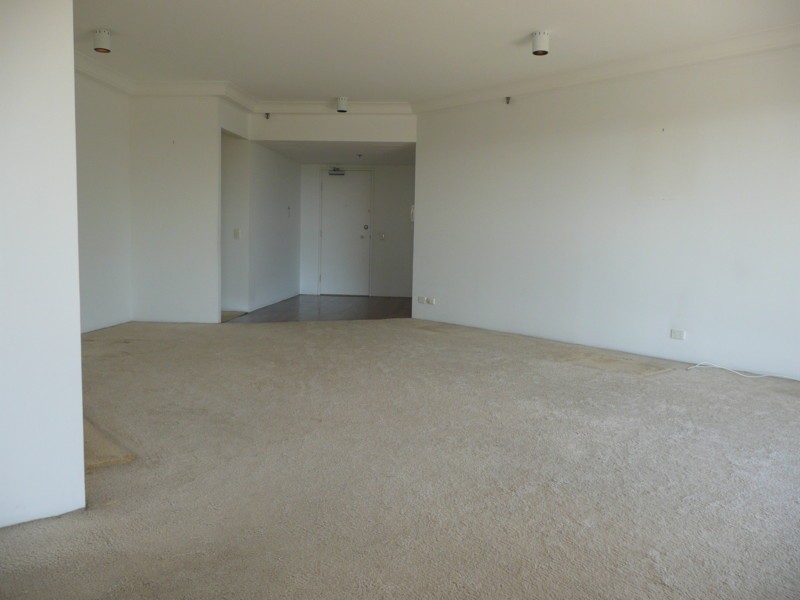 Unit 27 Atlantis East, 2 Admiralty Drive, Paradise Waters QLD 4217