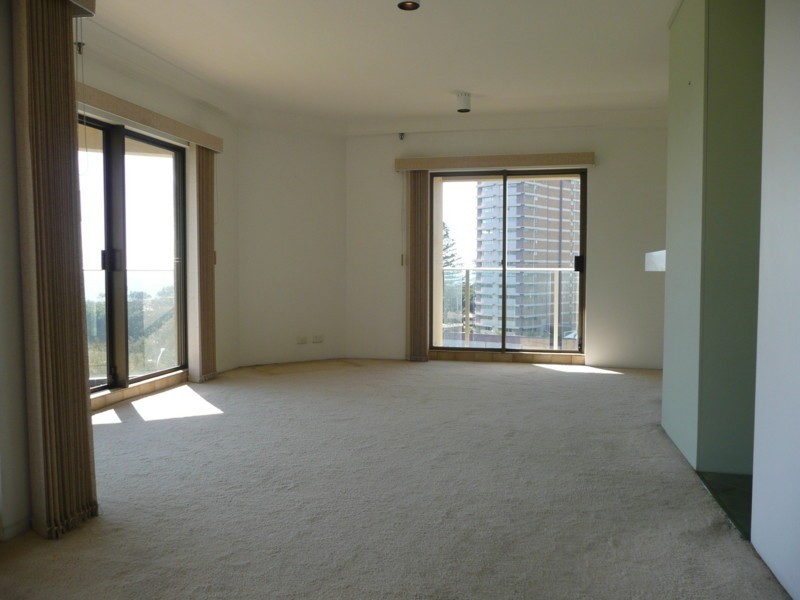 Unit 27 Atlantis East, 2 Admiralty Drive, Paradise Waters QLD 4217