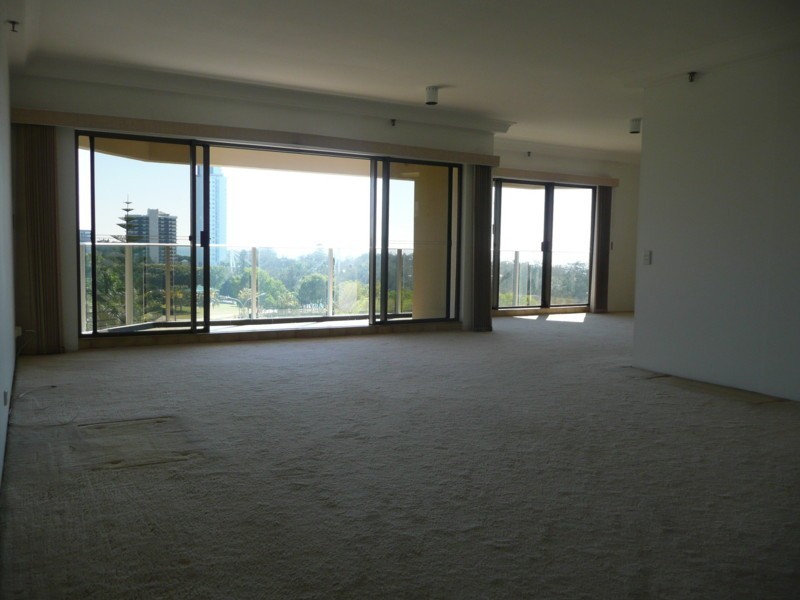 Unit 27 Atlantis East, 2 Admiralty Drive, Paradise Waters QLD 4217