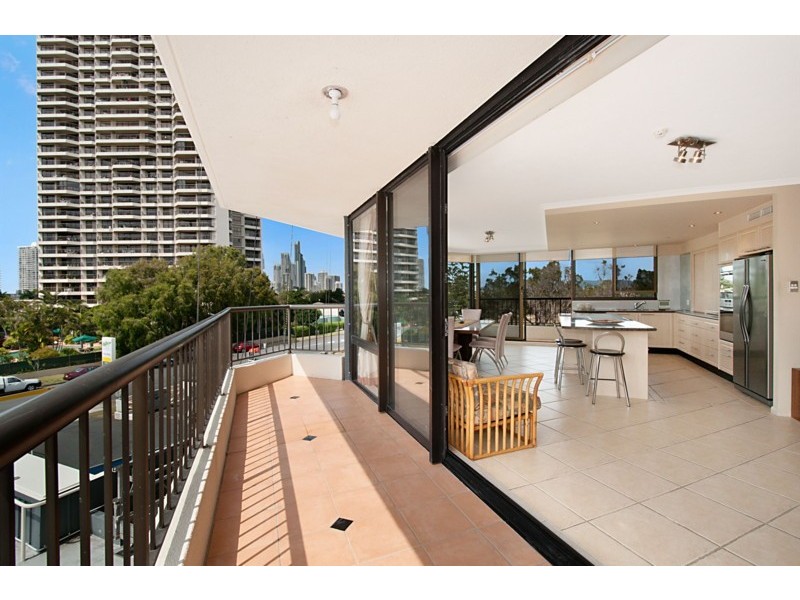 Unit 18 The Nelson, 5 Admiralty Drive, Paradise Waters QLD 4217