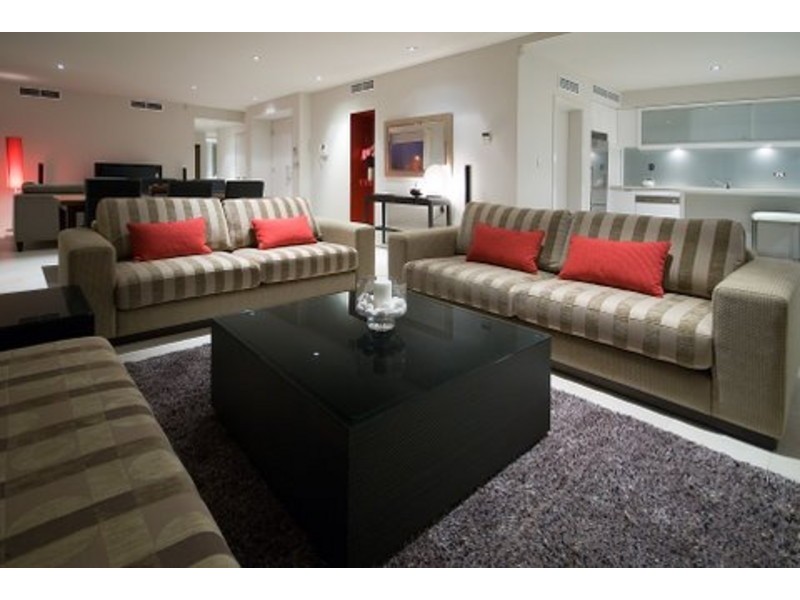 Unit 2 Majestic V, 5 Laycock Street, Surfers Paradise QLD 4217