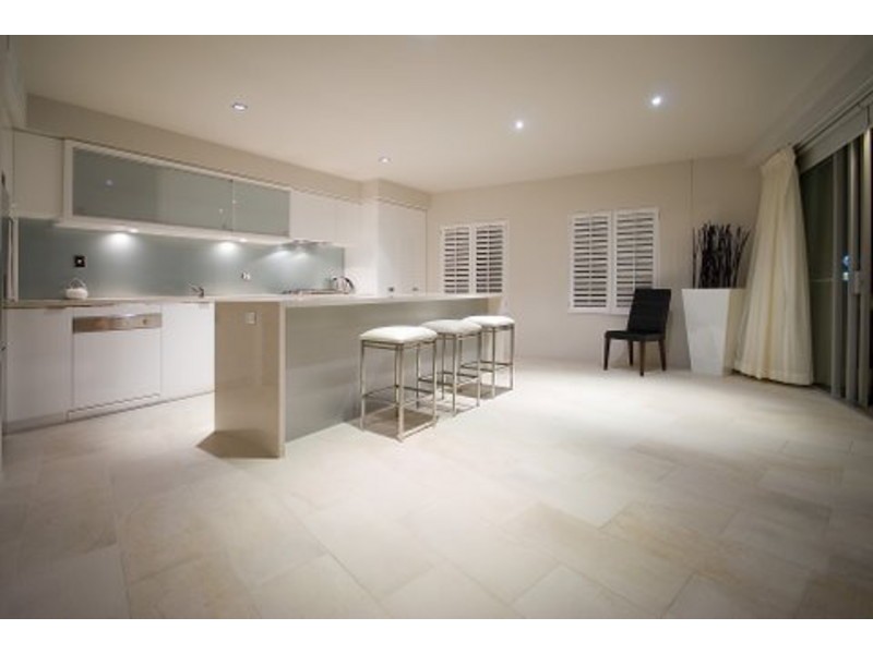 Unit 2 Majestic V, 5 Laycock Street, Surfers Paradise QLD 4217