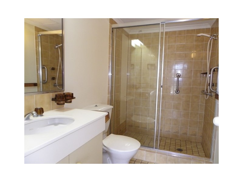 Unit 108 Atlantis West 2 Admiralty Drive, Surfers Paradise QLD 4217