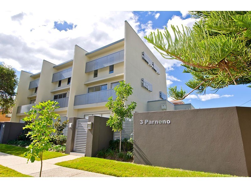 3/3 Parneno Street, Chevron Island QLD 4217