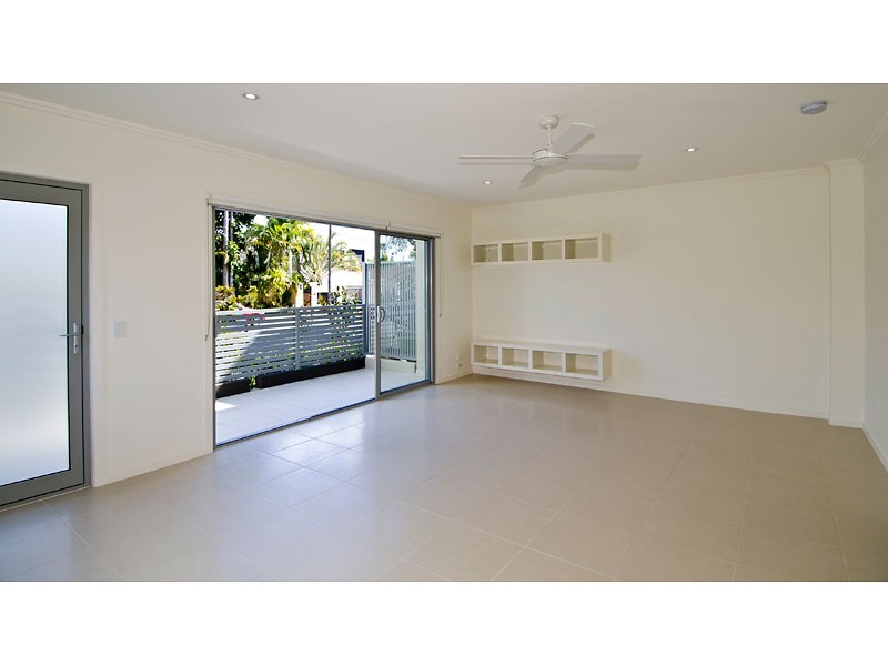 3/3 Parneno Street, Chevron Island QLD 4217