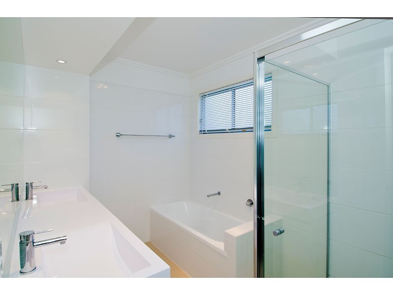 3/3 Parneno Street, Chevron Island QLD 4217